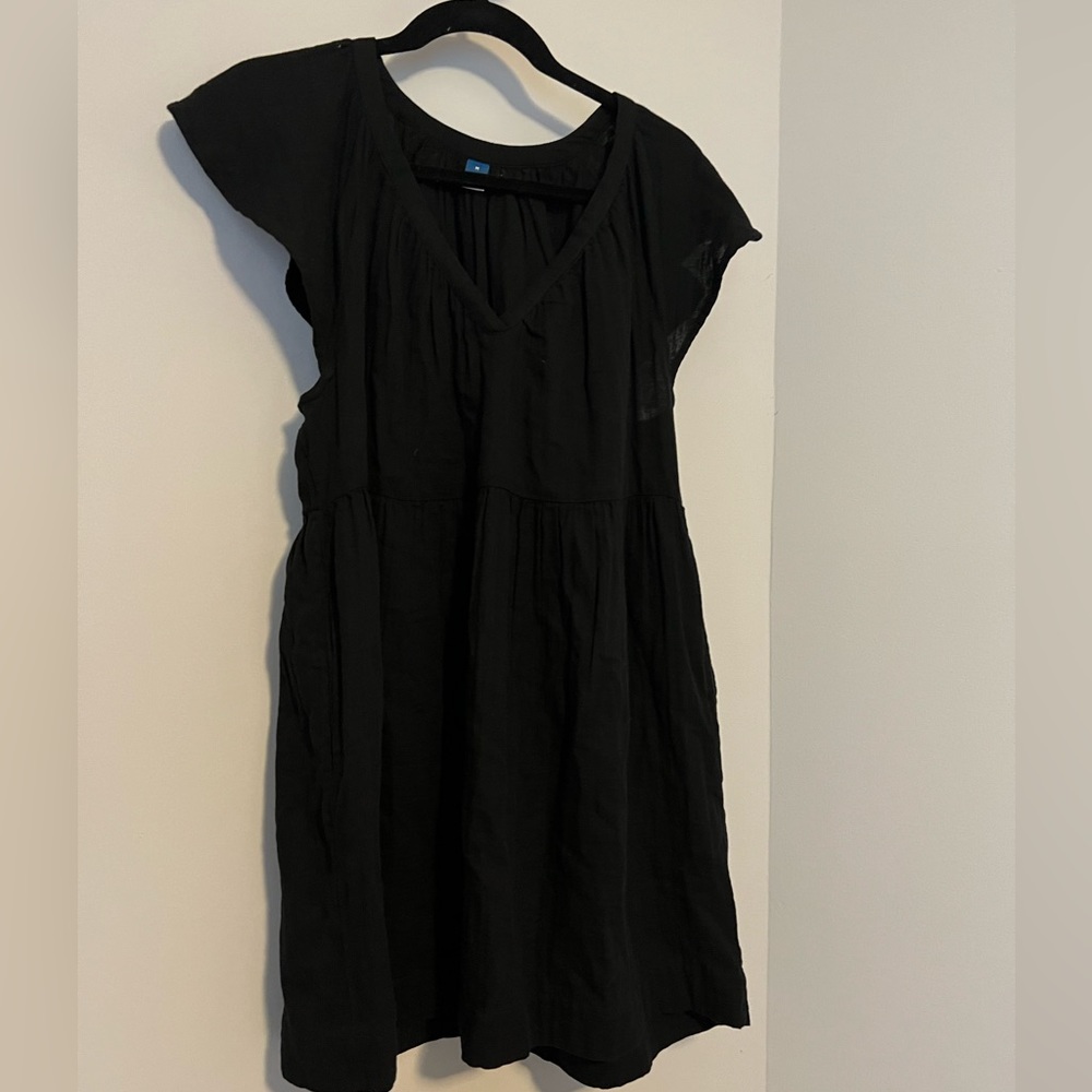 Host pick! NWOT v neck dress w/pockets